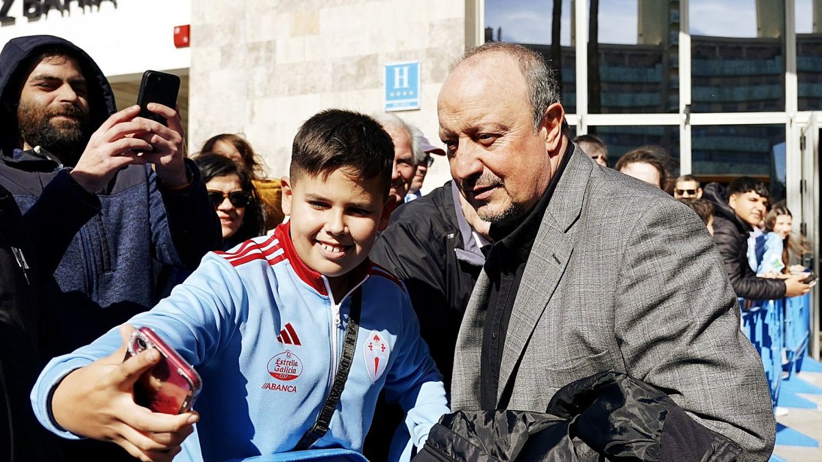 Rafa Benítez tiene que sacar al conjunto celeste de una delicada situación clasificatoria.