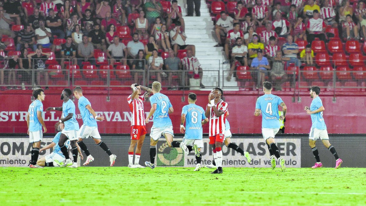 La desesperación del Almería después de caer 2-3 en la primera vuelta.