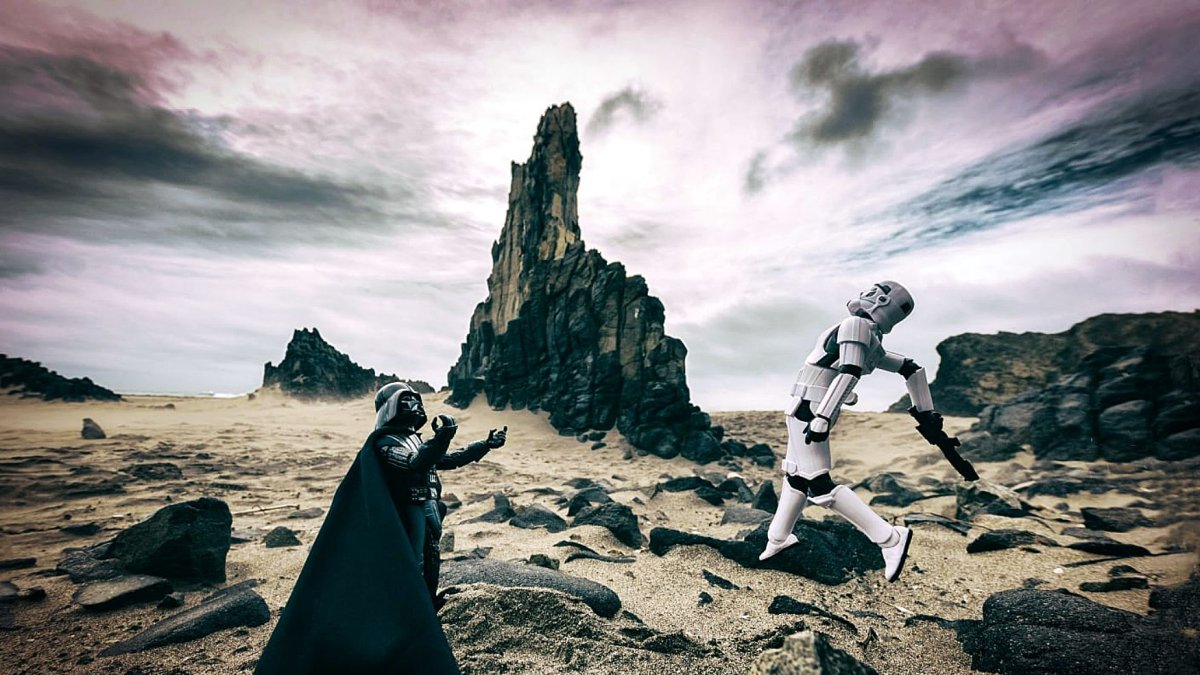 Darth Vader y un soldado imperial en la playa del Barronal. Foto: Fernando Jiménez.