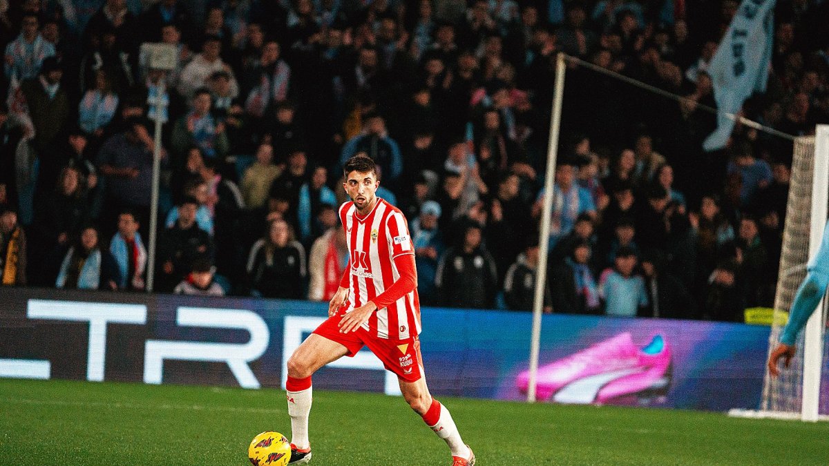 Édgar en una de las jugadas del partido del viernes ante el Celta.
