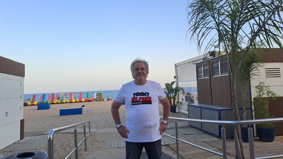 Antonio Torres trabaja su candidatura junto al Mediterráneo.