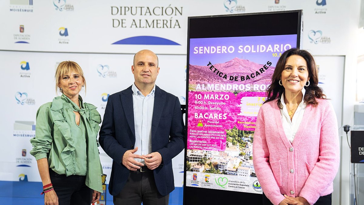 Presentan el sendero solidario ‘Tetica de Bacares Almendros Rosas’.