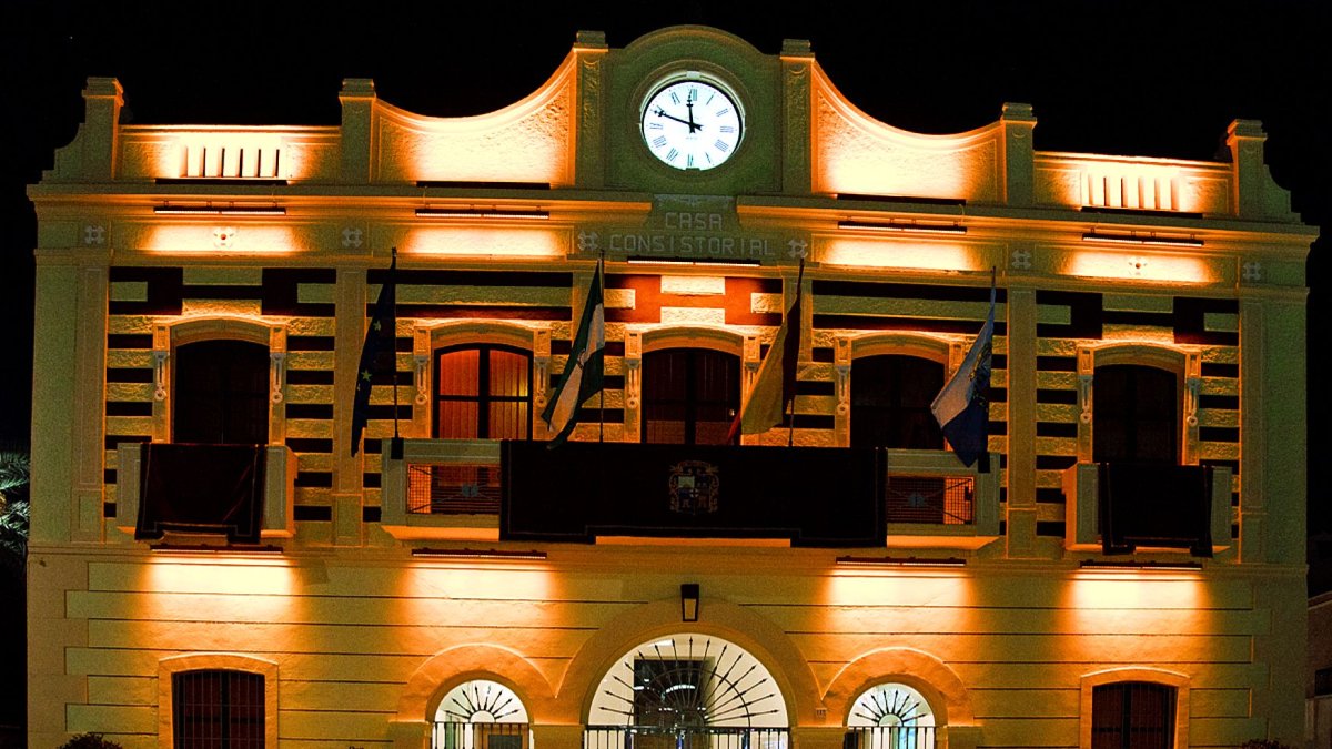 Fachada del Ayuntamiento de Garrucha en una imagen de archivo.
