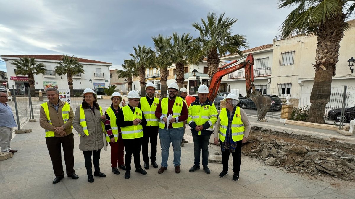Momento del inicio de los trabajos de ampliación de la iglesia.