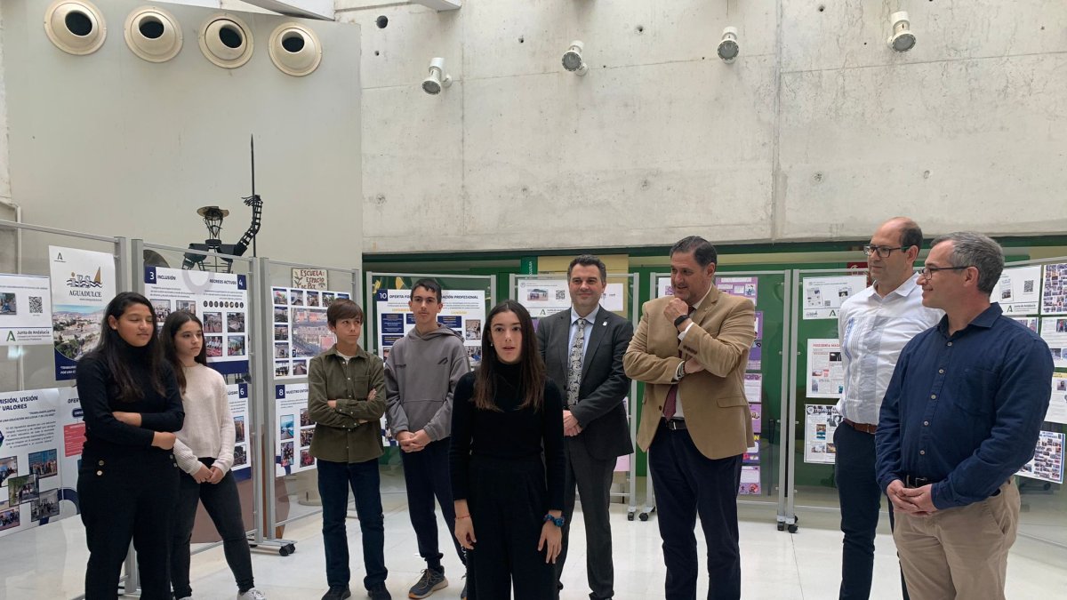 Presentación de la exposición del IES Aguadulce en la sede de Educación.