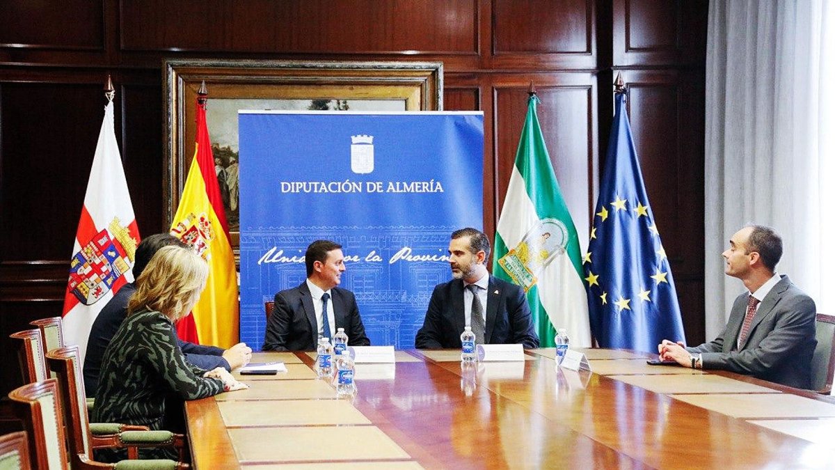 Visita de Fernández-Pacheco a la Diputación.