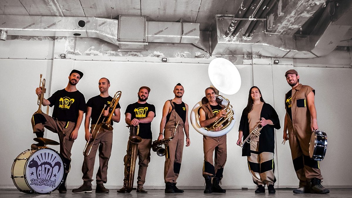 Los integrantes de Gata Brass Band.