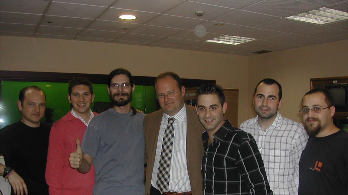 Pepe Mel siendo entrenador del Poli Ejido en los estudios de Localia Televisión.