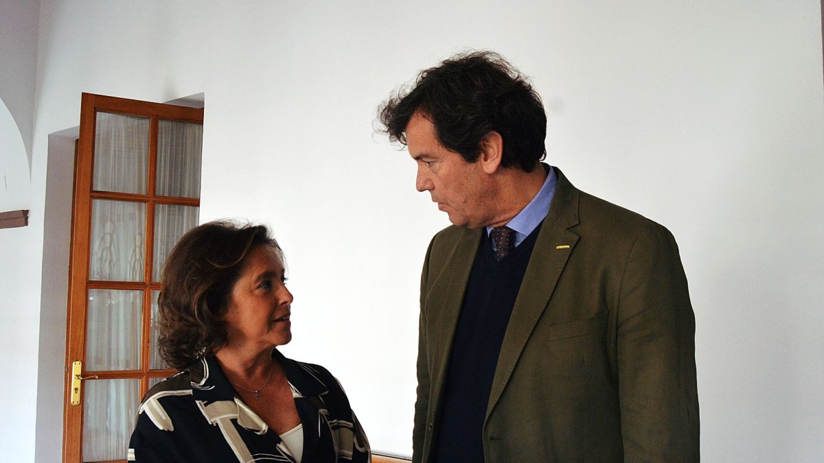 Juan José Salvador con la consejera de Salud, Catalina García.