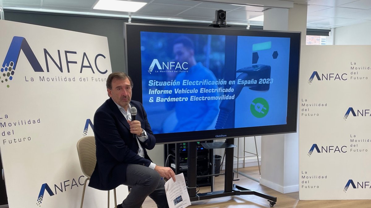 Presentación del vehículo electrificado en el año 2023