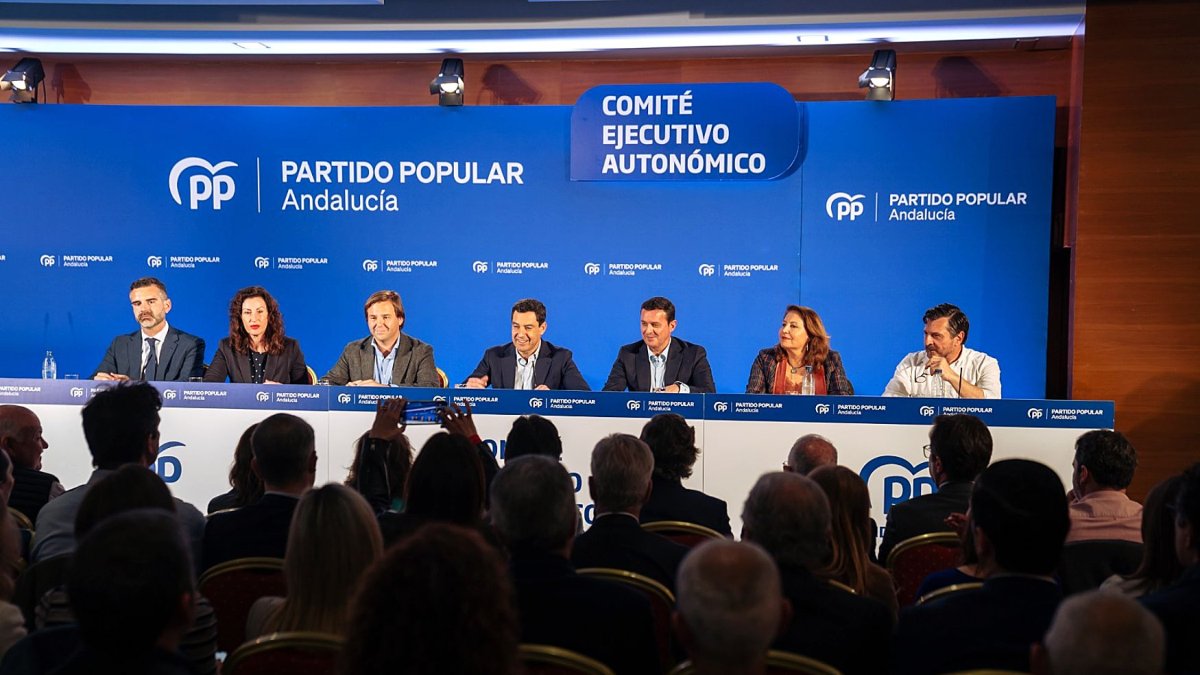 Mesa presidencial del Comité Ejecutivo del PP-A en Almería.