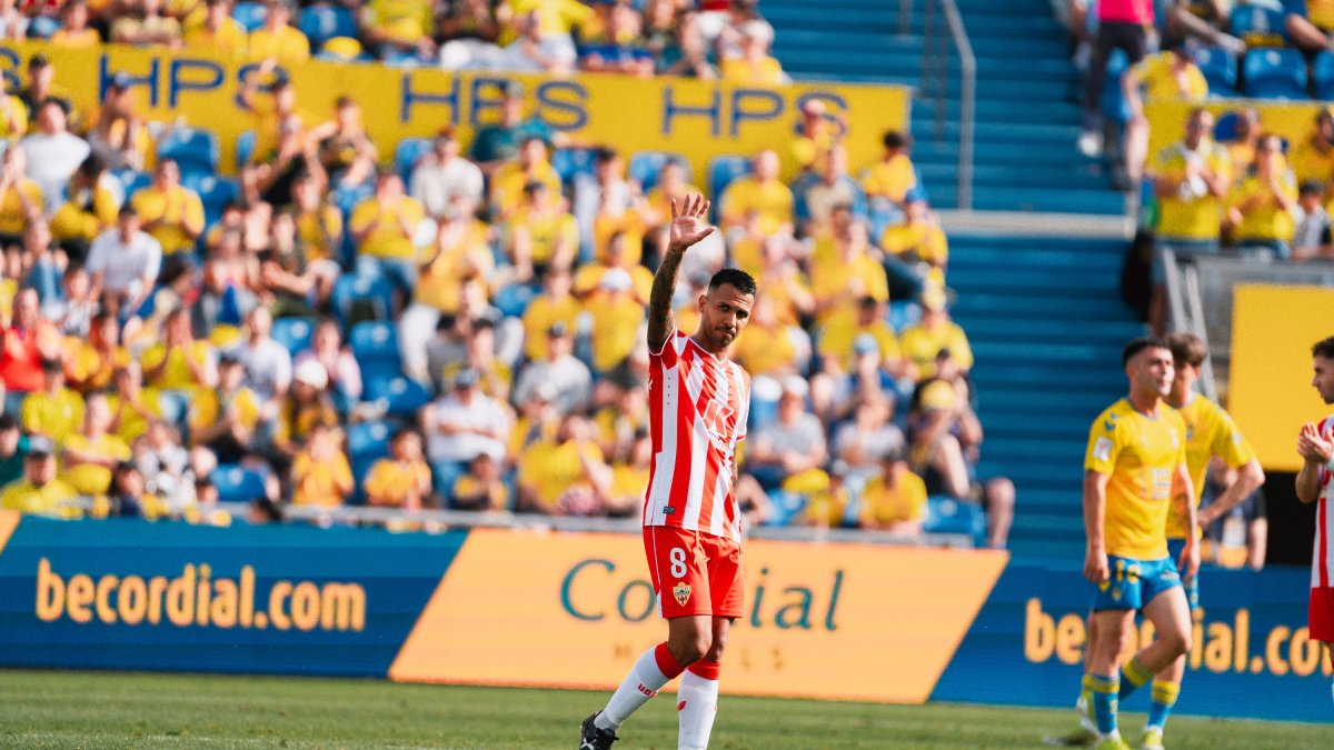 Jonathan Viera jamás olvidará el día que jugó con el Almería en el Estadio de Gran Canaria.