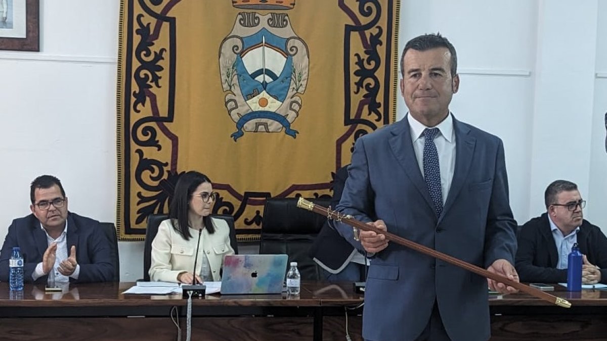 El alcalde de Carboneras, Salvador Hernández, tras la moción de censura del pasado viernes.