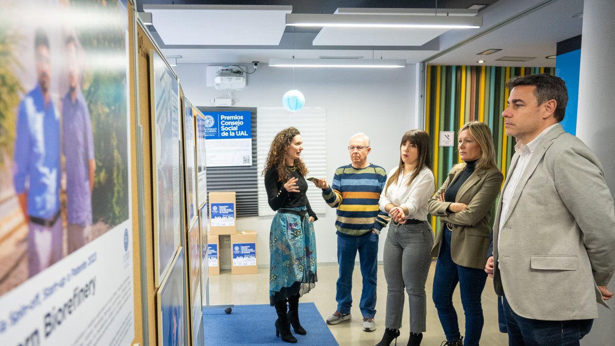 Parte del equipo de gobierno en la inauguración.