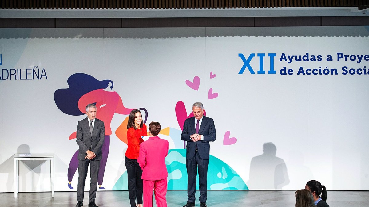 La Asociación Noesso recibiendo la ayuda de S. M la Reina Doña Letizia.