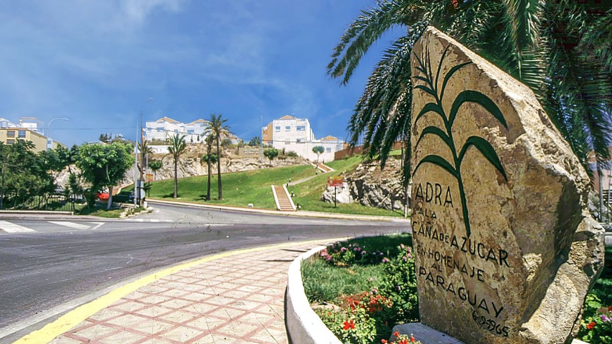 Año 2001. Monolito en homenaje al Paraguay en Adra.