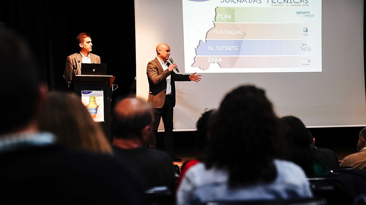 Jose Antonio García en la jornada técnica del Plan Provincial de Deporte en Almería