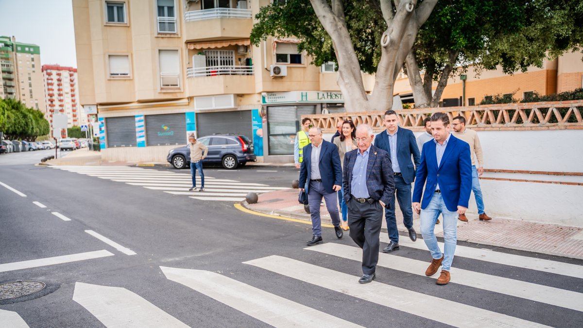 Parte del equipo de gobierno visita las obras.