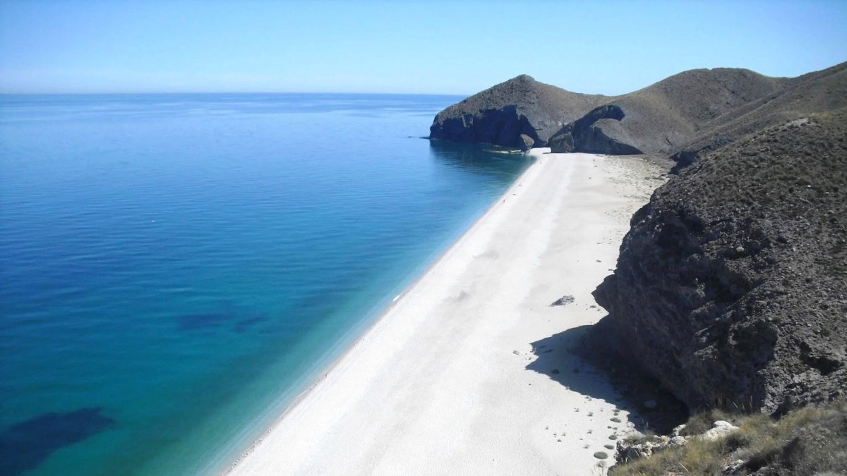 Imagen de la Playa de los Muertos en Carboneras.