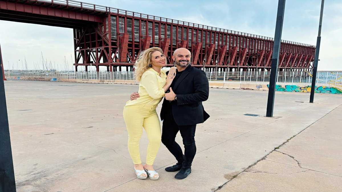 La cantante Roser y el diseñador de moda Sergi Regal, en Almería.