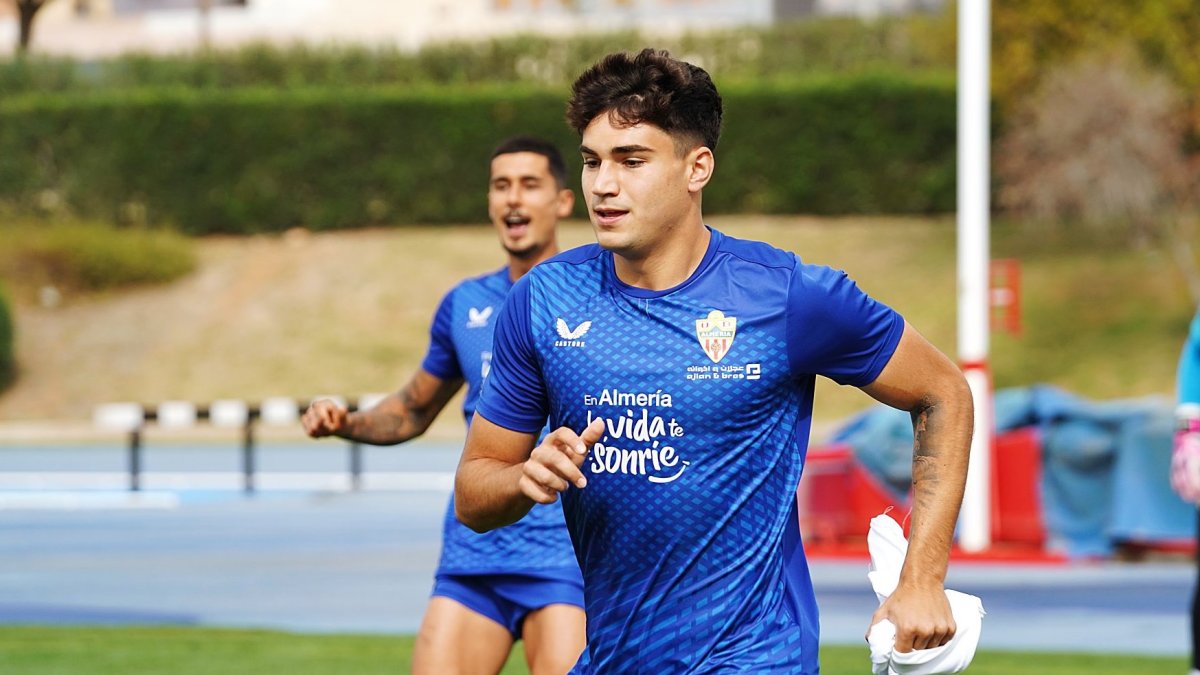 El defensa es uno más en los entrenamientos y compite con el filial en Tercera RFEF.