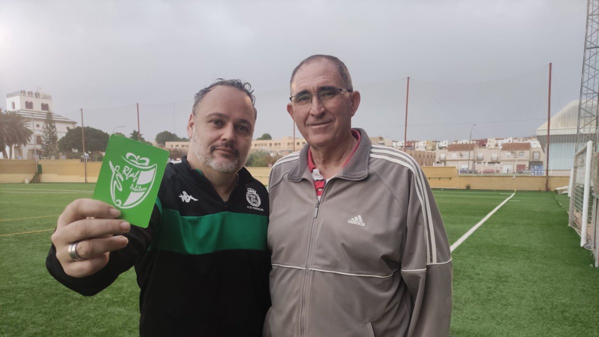 Ignacio Jesús Guerrero, entrenador del Huércal, y Paco Navarro, de La Mojonera.