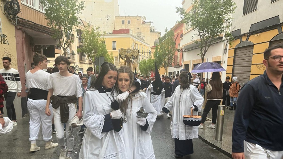 La lluvia hizo acto de presencia este Domingo de Ramos.