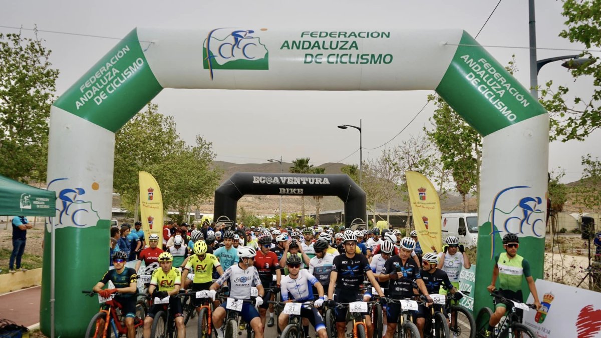 Los corredores listos para salir.