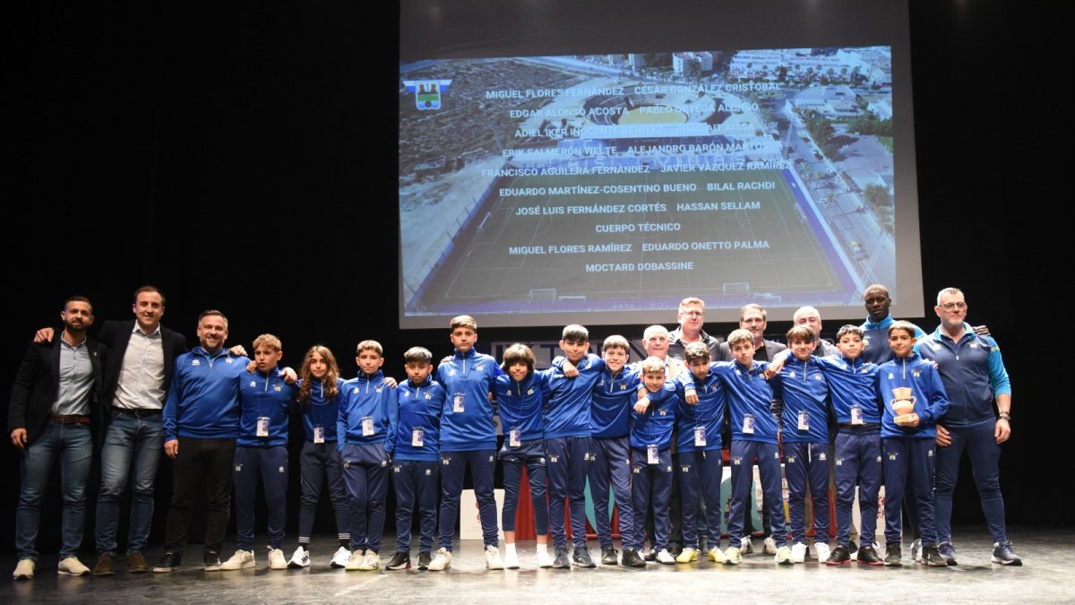 Presentación de uno de los equipos del CD Vera en la gala inaugural.