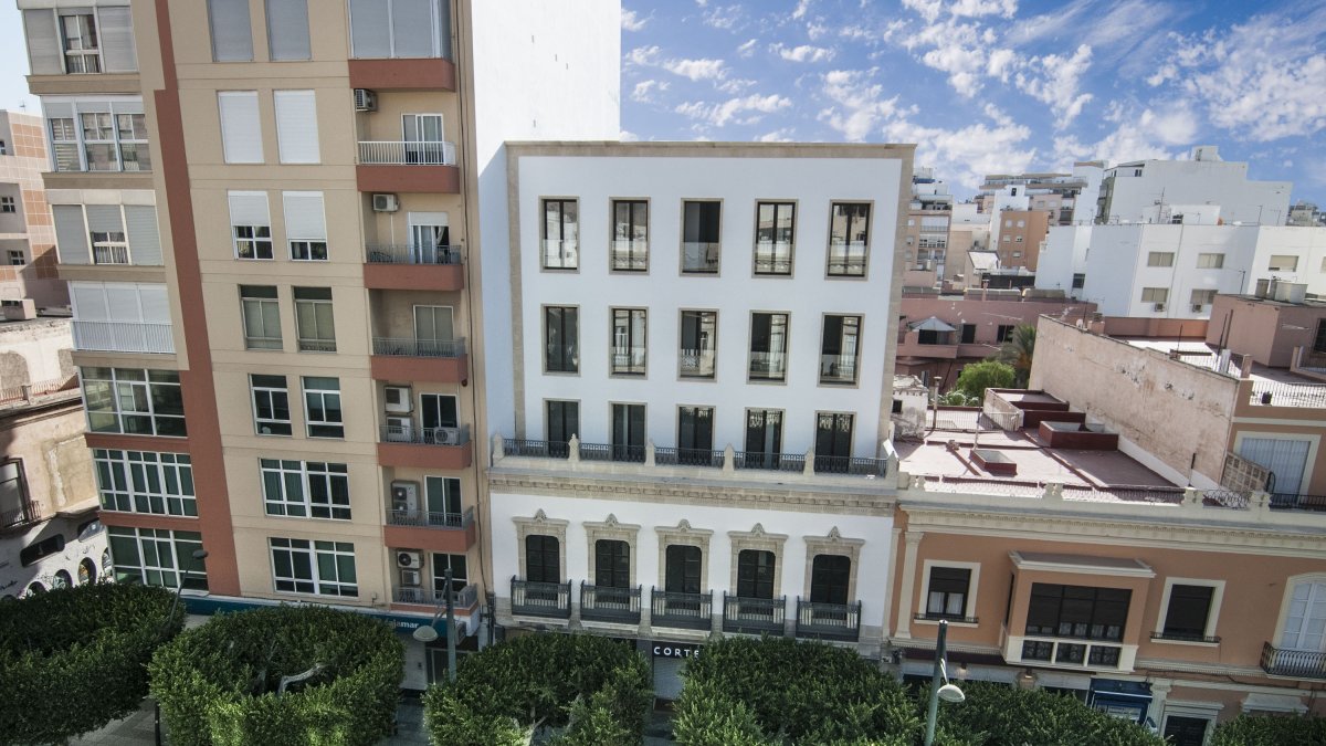 Edificios en el Paseo de Almería.