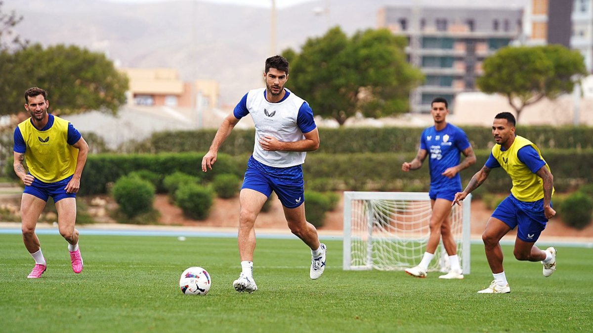 Gonzalo Melero se perderá cuatro partidos aunque el Almería trabaja para que le den la cautelar.