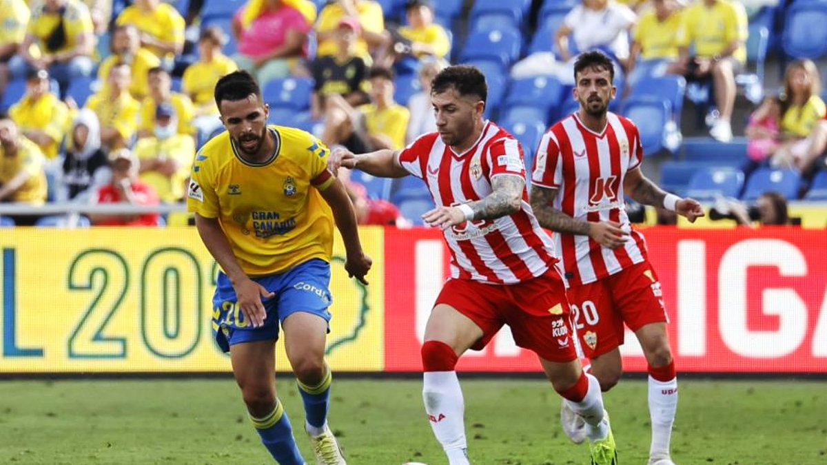 Embarba sigue sumando titularidades en el Almería.