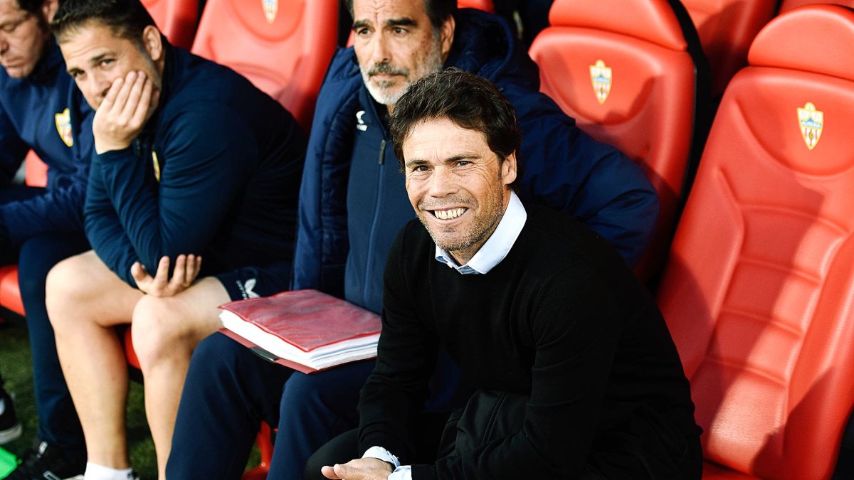 Rubi en el banquillo del Mediterráneo antes de medirse al FC Barcelona la temporada pasada.