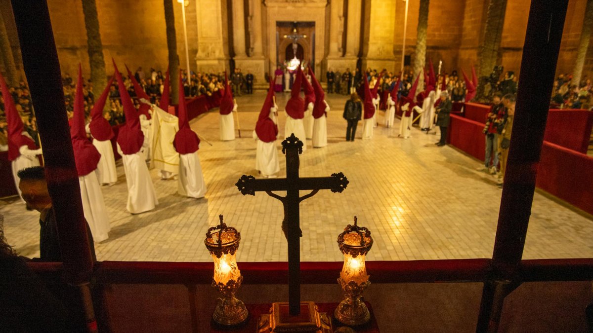 Procesión en la Plaza de la Catedral.