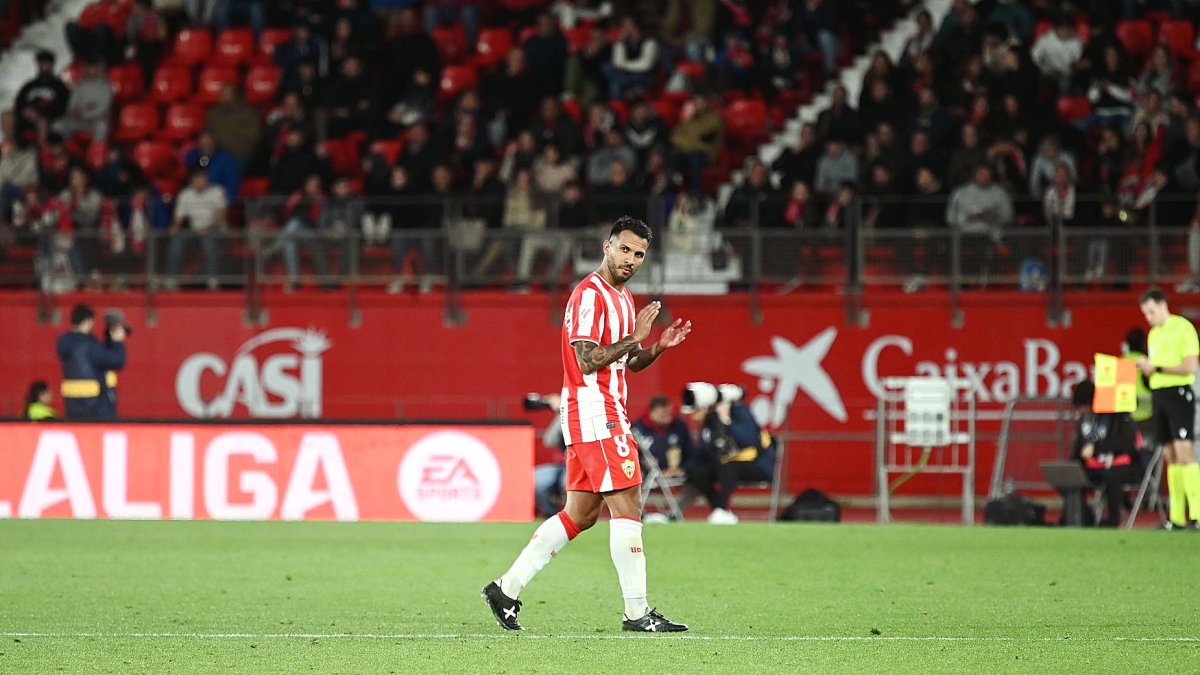 Jonathan Viera mejor que se vaya el último del campo.