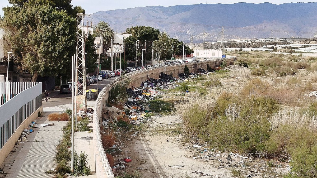 Así se encuentra actualmente el lado que linda con el barrio de El Puche