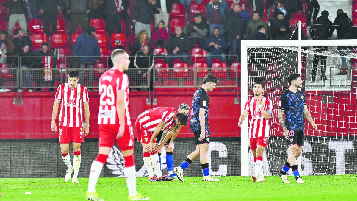 Cambiar esta imagen de decepción por alegría es lo que buscará el equipo de Pepe Mel.