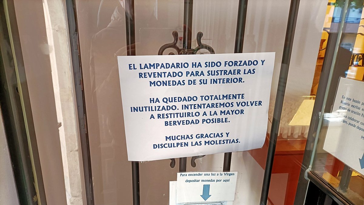 La capilla de la Virgen del Rosario ha sido atracada.