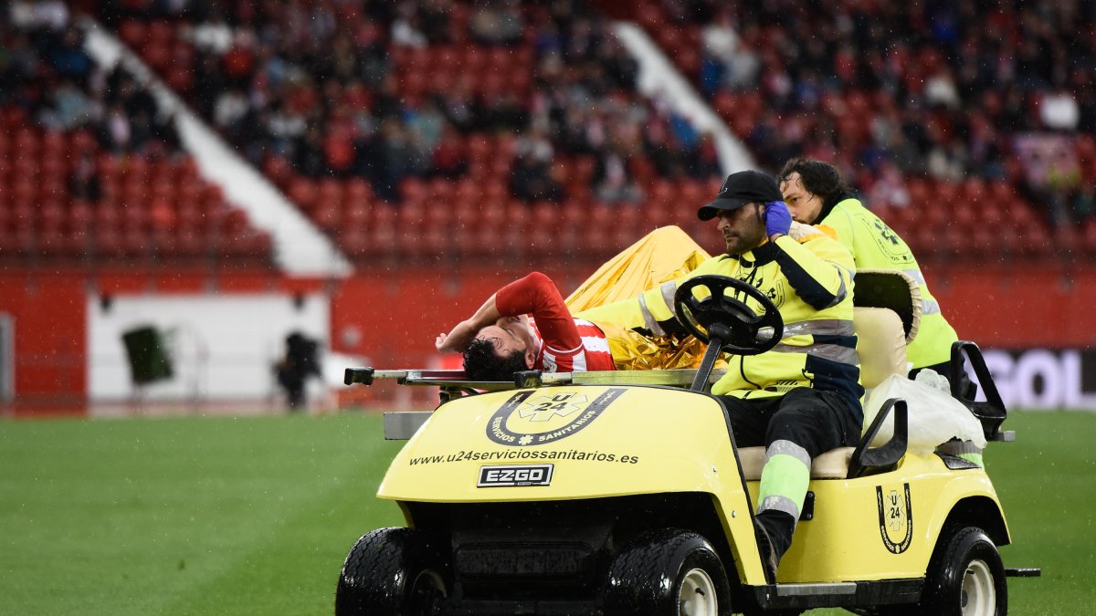 Momento en el que Radovanovic es trasladado a la sala médica del Mediterráneo.