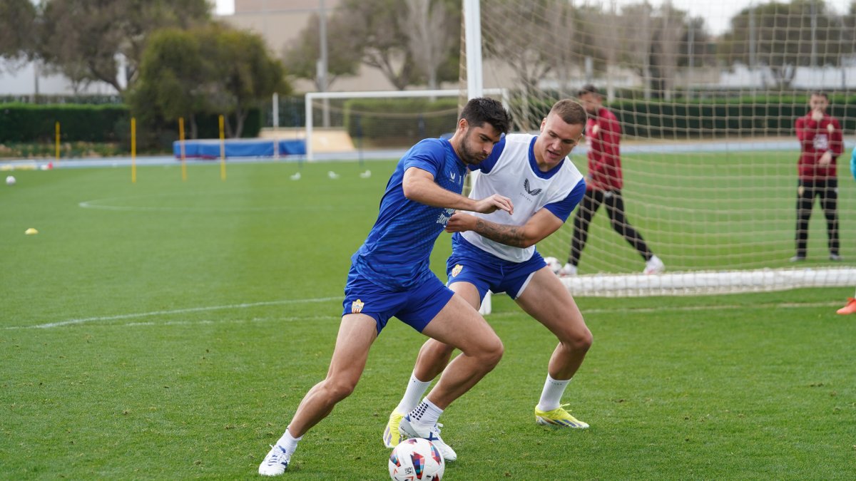 Melero con Radovanovic en el campo Anexo del Estadio de los Juegos Mediterráneos.