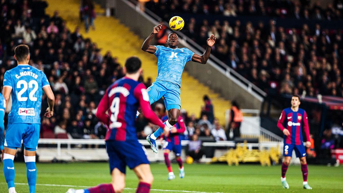 Lopy hizo un gran partido en Monjuit ante un Barça que lo metió en su lista.