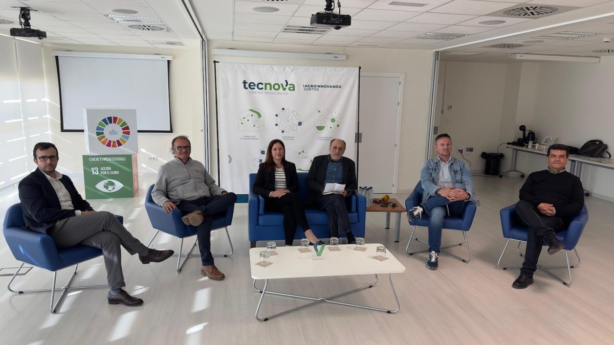 Participantes Agroateneo bajo el título  ‘La revolución parda’