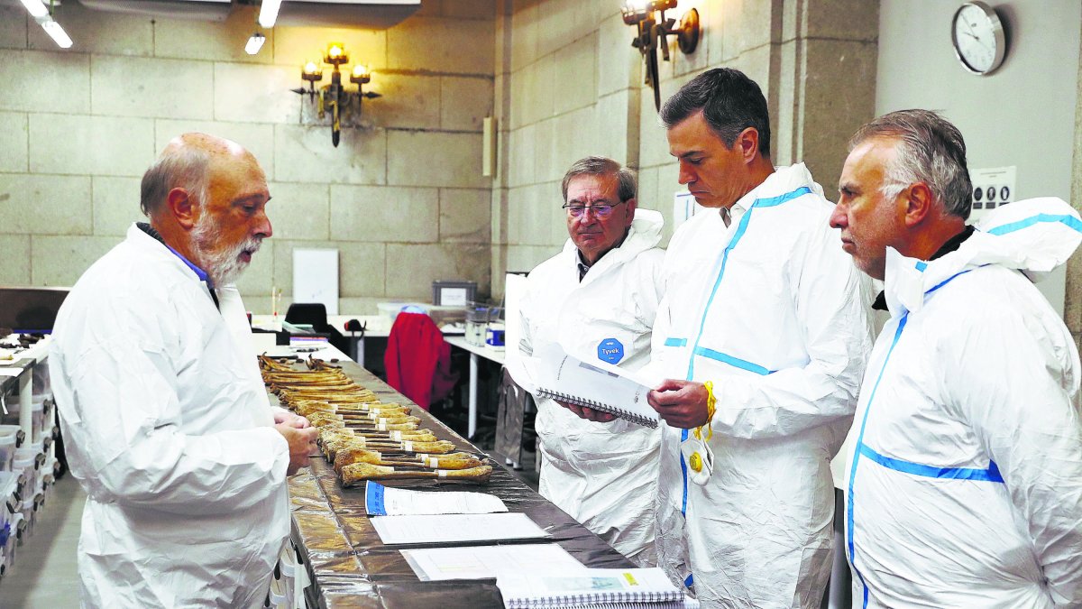 Foto facilitada por Moncloa de la visita a Cuelgamuros.