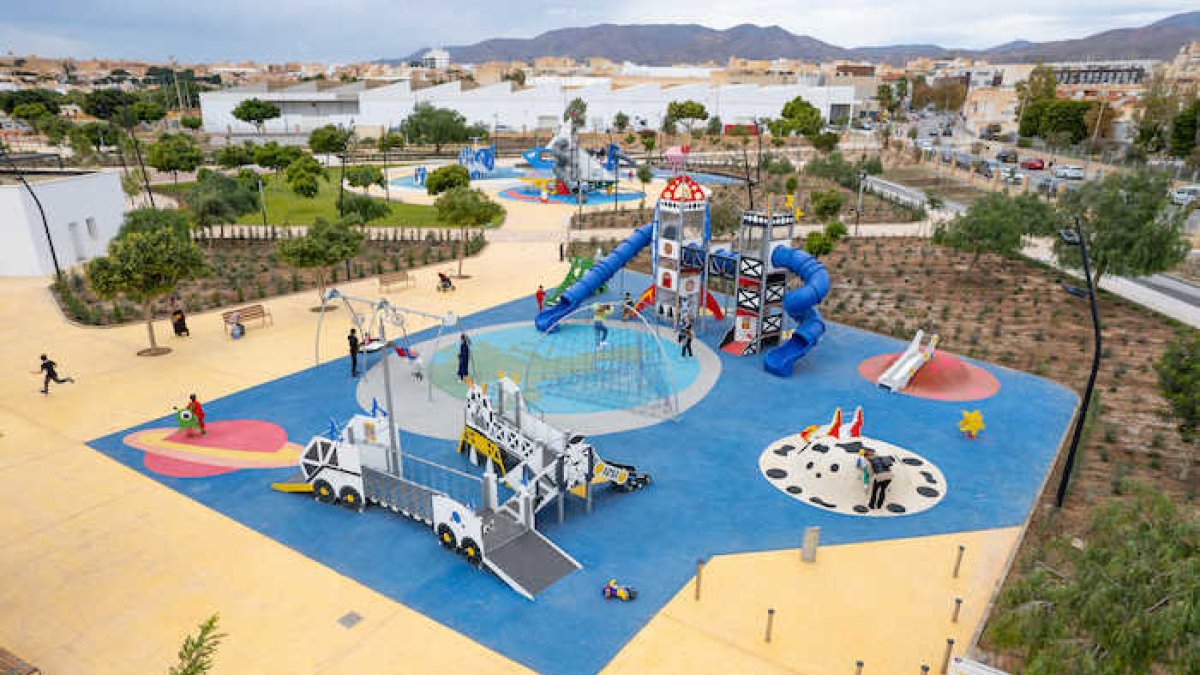 El Parque de las Familias es una obra realizada por Ute Lirola-Cuellar.