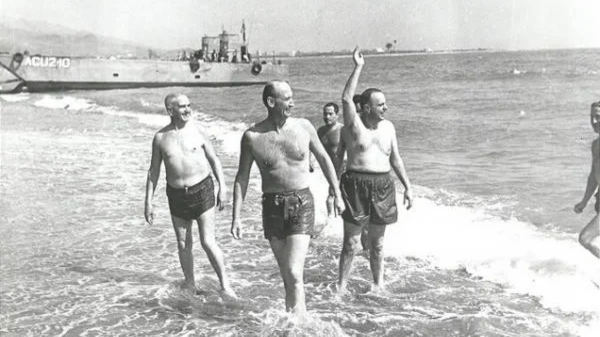 Baño de Fraga en Palomares, 17 de enero de 1966.