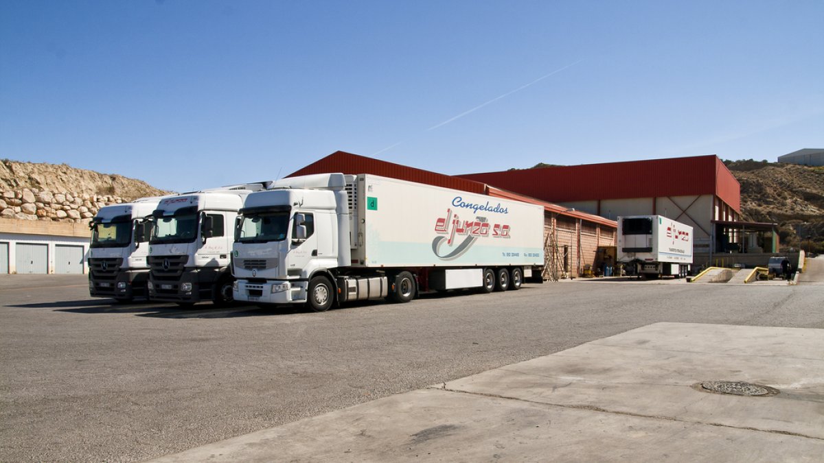 Camiones de la empresa de transportes El Junza.
