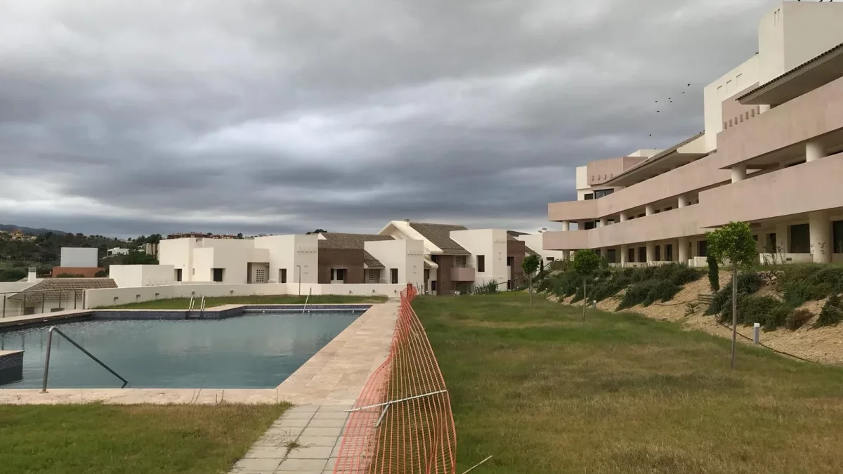 Imagen de archivo en la que se aprecia una piscina comunitaria en el Levante.