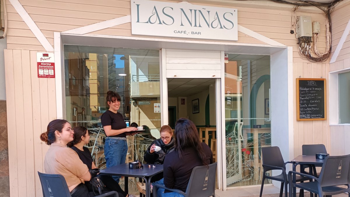 Fachada del bar Las Niñas, en calle Joaquín Vázquez.