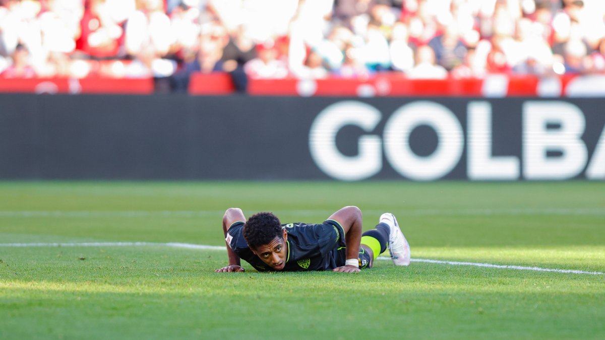 Choco Lozano no se levanta.