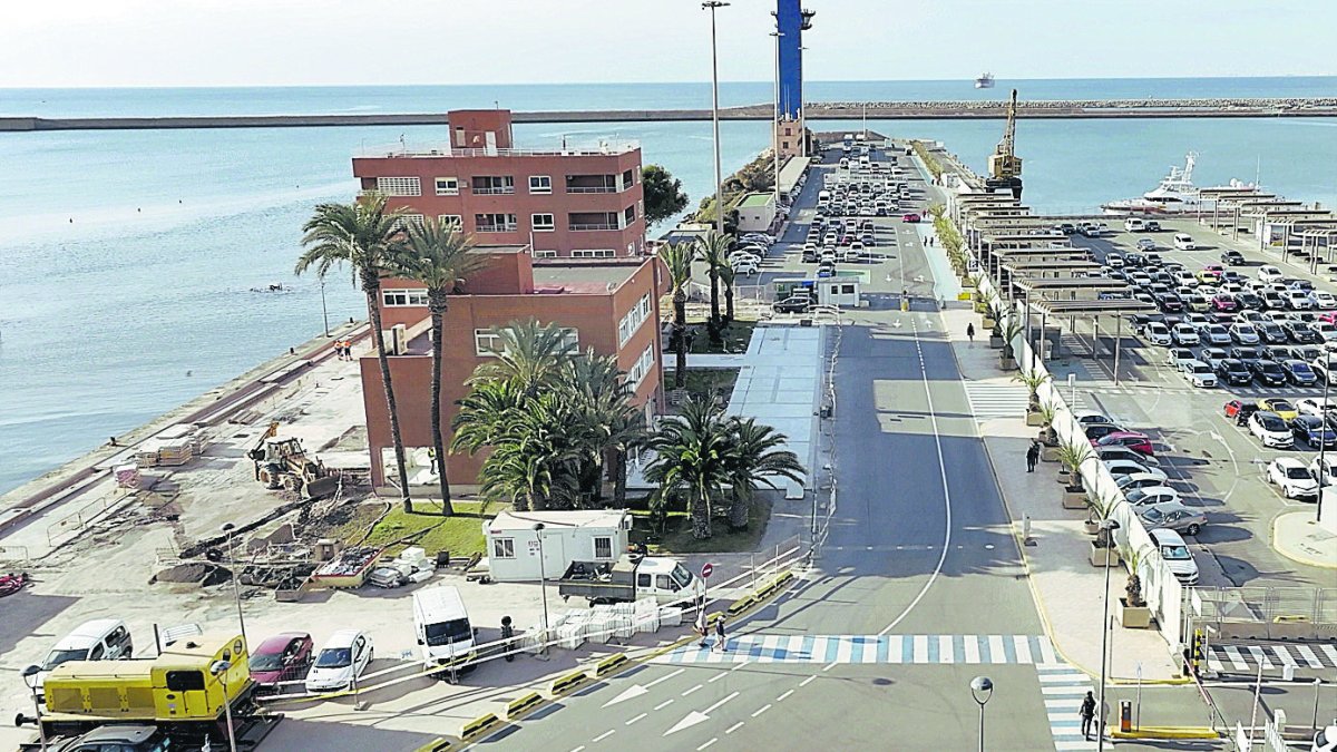Vista aérea del Muelle de Levante de la capital almeriense.